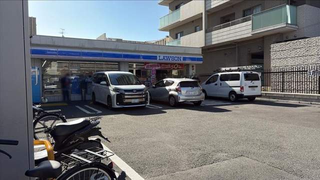 ローソンＪＲ茨木東口店 270m 写真撮影日：2026-04-30
