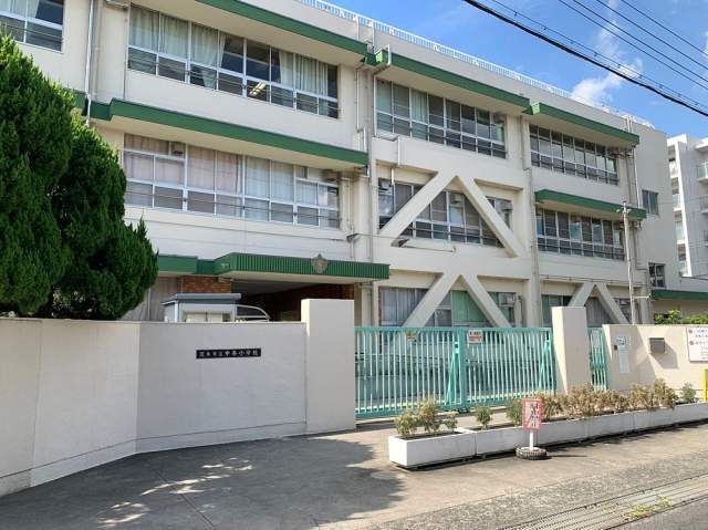 市立中条小学校 620m 写真撮影日：2026-04-30