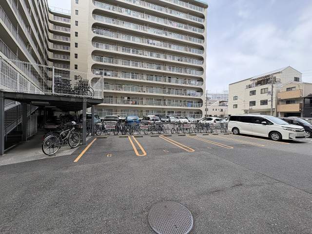 駐車場(共用設備)  写真撮影日：2026-05-01