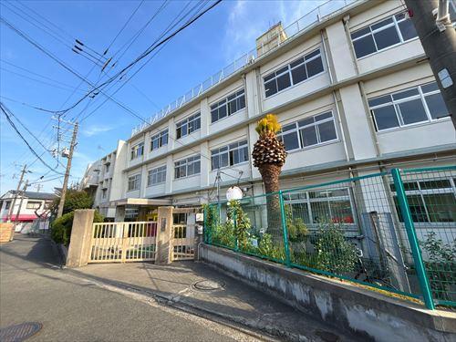 高石市立高石小学校まで３４０ｍ