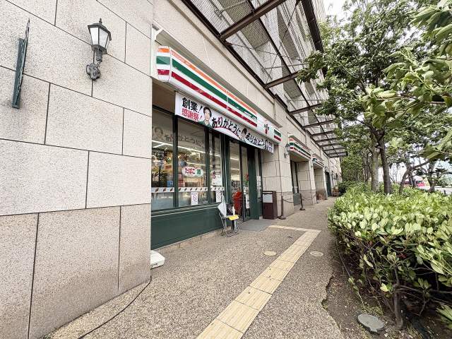 セブンイレブンコスモスクエア店 290m 写真撮影日：2026-05-24