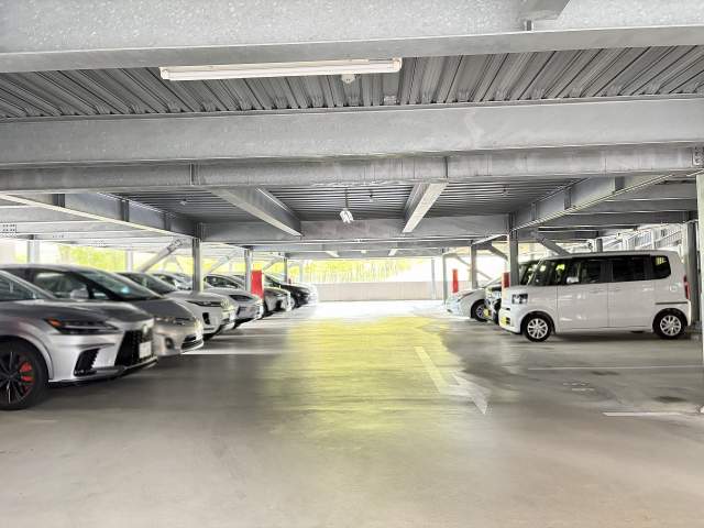 駐車場(共用設備)  写真撮影日：2026-05-31