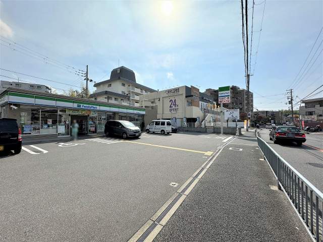 ファミリーマート豊中東泉丘店 440m 写真撮影日：2026-06-01
