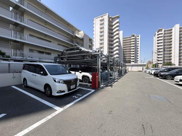 駐車場(共用設備)  写真撮影日：2026-06-01