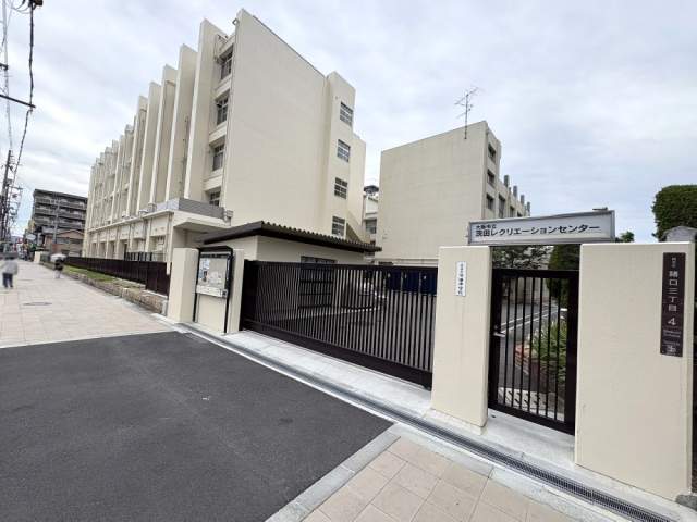 大阪市立茨田中学校 700m 写真撮影日：2026-06-01