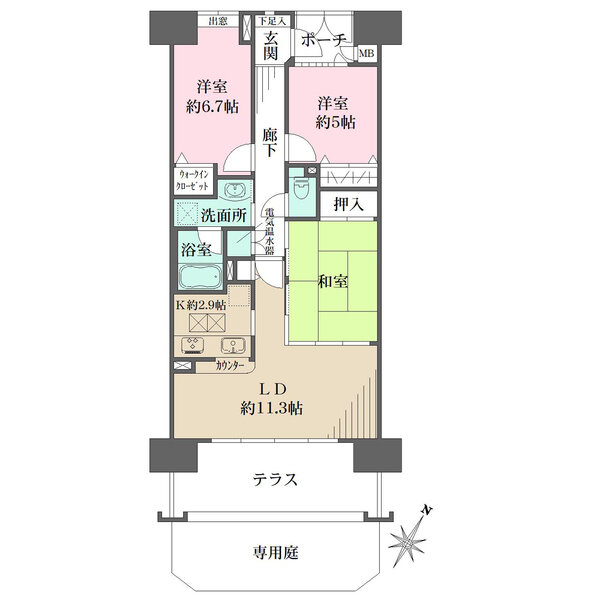 テラスの先に専用庭が広がる、1階部分の南東向き住戸。防犯性や独立性を高める、専用ポーチ付きです。