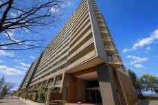 京阪本線「枚方公園」駅まで徒歩18分の立地。三菱地所グループ分譲のオール電化マンションです。