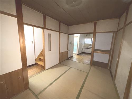 １階６帖和室です。