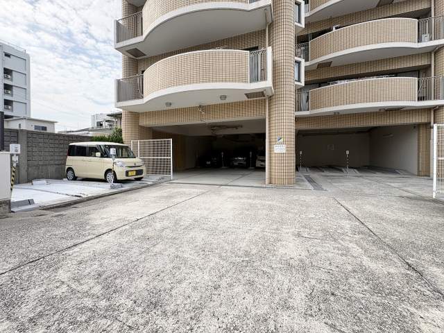 駐車場(共用設備)  写真撮影日：2026-06-20