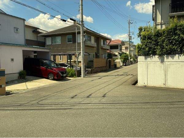 前面道路含む外観