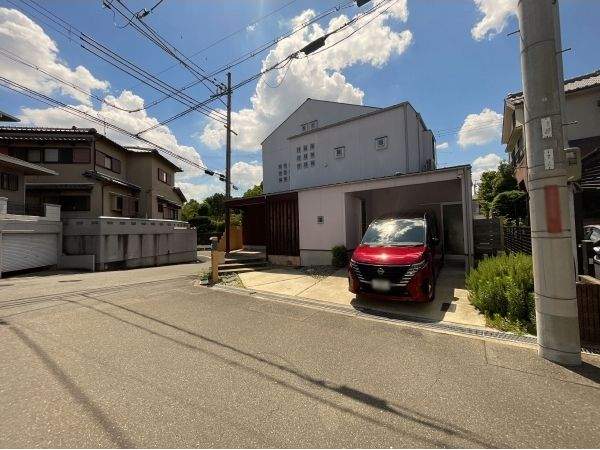 前面道路含む外観