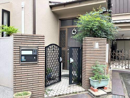 玄関（２０２５年１０月撮影）