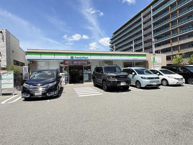 ファミリーマート吹田千里丘北店 80m 写真撮影日：2026-08-07