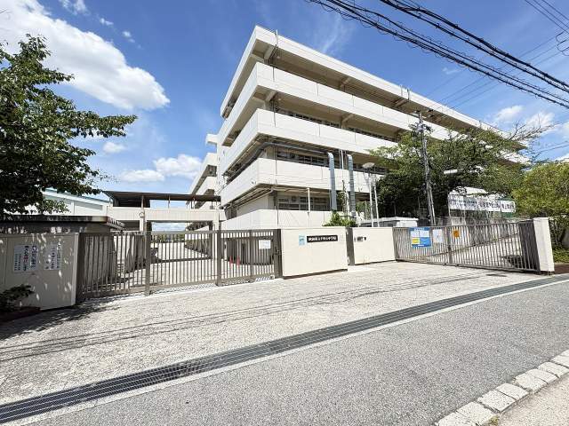 吹田市立千里丘北小学校 450m 写真撮影日：2026-08-07
