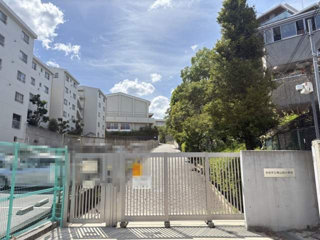 吹田市立南山田小学校 710m 写真撮影日：2026-08-09