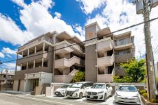 地上4階建て2階部分、陽当り・通風良好な住まい。遮音性の高いボイドスラブ工法が採用されています。