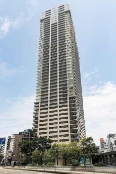 大阪メトロ御堂筋線「中津」駅徒歩1分、大阪環状線「大阪」駅徒歩13分ほか複数路線が利用できます。