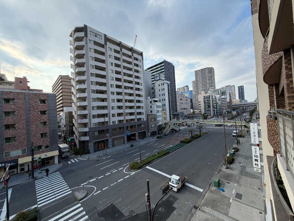 南・西の2面にバルコニーがあり、全居室がバルコニーに面しています。心地良い外の空気を取り込めます。