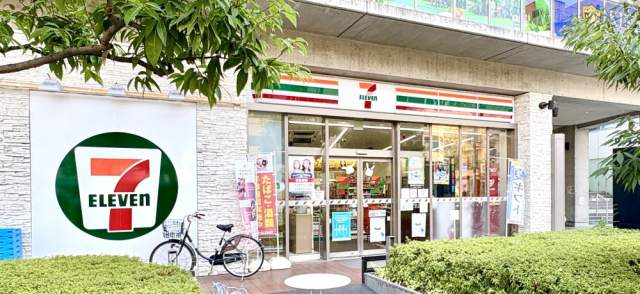 セブンイレブン堂島クロスウォーク店 20m 写真撮影日：2026-08-28