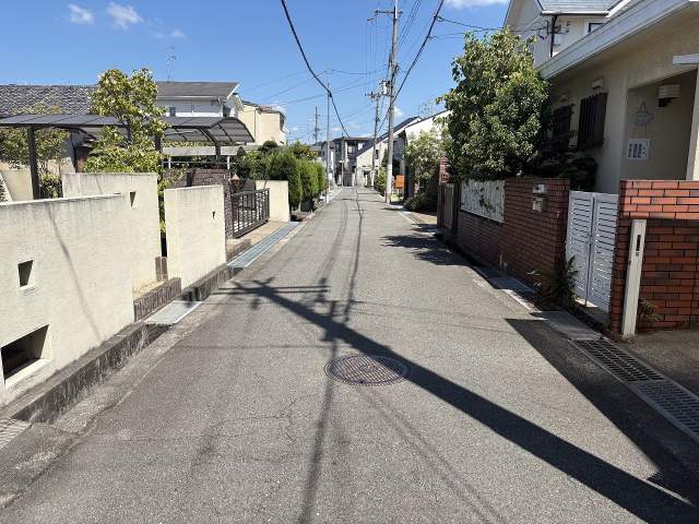 前面道路含む現地写真  写真撮影日：2026-08-25