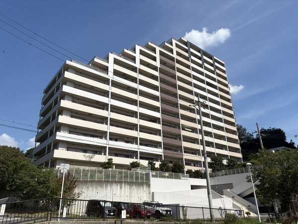 京阪本線「枚方公園」駅まで徒歩10分の立地。2007年11月築、三菱地所グループ分譲マンションです。
