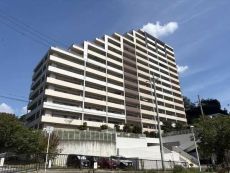 京阪本線「枚方公園」駅まで徒歩10分の立地。2007年11月築、三菱地所グループ分譲マンションです。