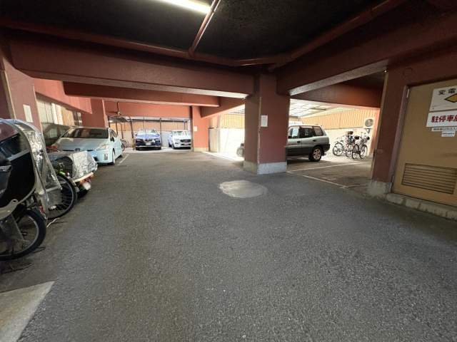 駐車場(共用設備)  写真撮影日：2026-06-14