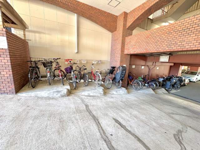 駐車場(共用設備)  写真撮影日：2026-06-14