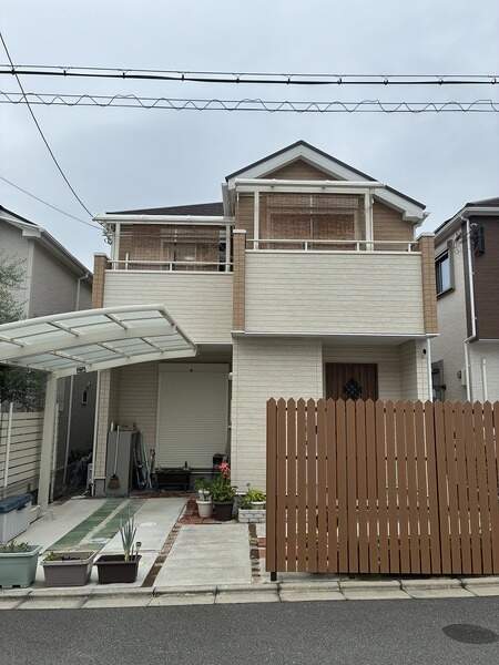 2021年12月築、木造2階建の住まい。近鉄難波・奈良線「石切」駅まで徒歩7分の立地です。