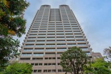 総戸数294戸、地上31階建タワーレジデンス。JR東西線「大阪天満宮」駅徒歩7分の便利な立地です。