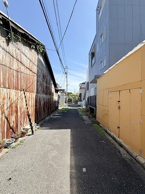 前面道路含む現地写真  写真撮影日：2026-09-11