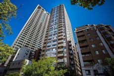 地上27階建てのオール電化タワーマンション。12階部分、北東・北西向き角住戸。通風良好な住まいです。
