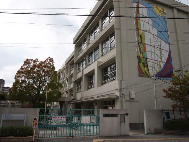 豊中市立豊島小学校 580m 写真撮影日：2026-09-13