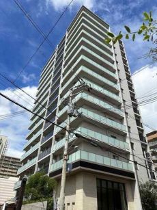 JR京都線「摂津富田」駅徒歩4分、阪急京都線「富田」駅徒歩5分。多方面へのアクセスがスムーズな立地。