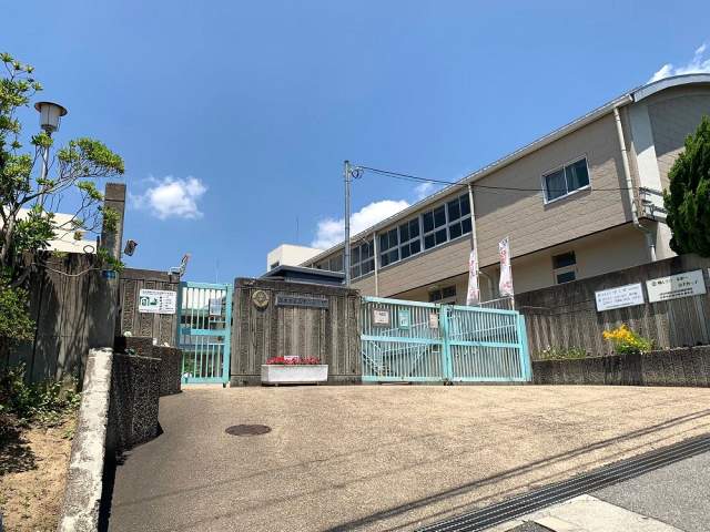 市立山手台小学校 670m 写真撮影日：2026-09-24