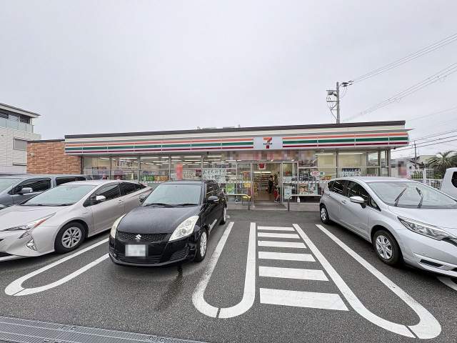 セブンイレブン池田呉服町店 460m 写真撮影日：2026-10-05