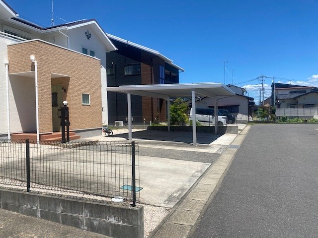 駐車場4台駐車可能