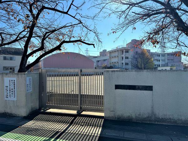 桶川市立桶川東小学校 800m 写真撮影日：2023-12-04 