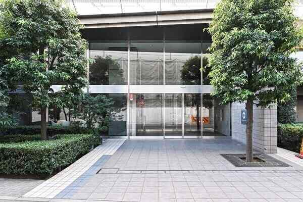 地上15階建て、総戸数343戸。24時間有人管理・オートロックなど、セキュリティ充実の住まいです。