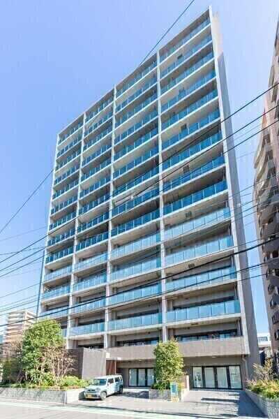 京浜東北線・湘南新宿ラインなど複数路線利用可能な「浦和」駅まで徒歩7分。ほぼ平坦なアプローチです。