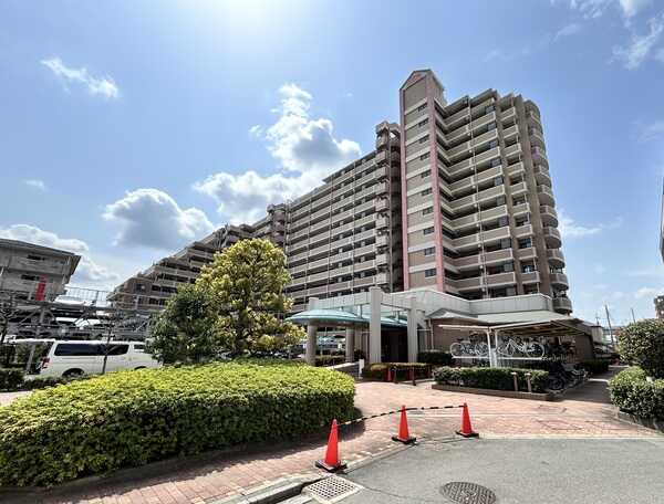 JR埼京線「南与野」駅徒歩16分、都心主要エリアへの通勤も軽快に。小中学校も徒歩圏内に揃っています。