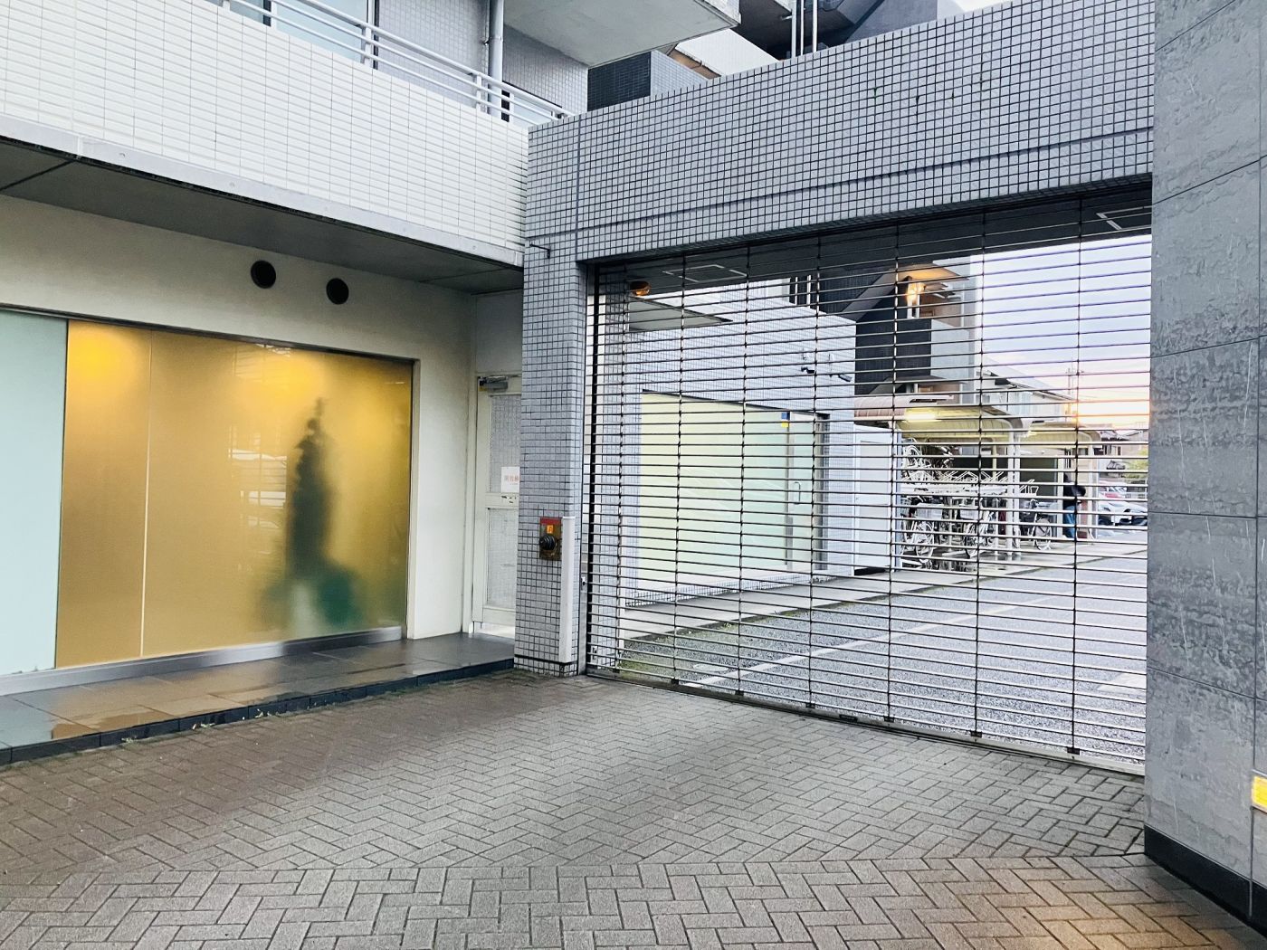 シャッターゲート付き駐車場（2025年4月撮影）