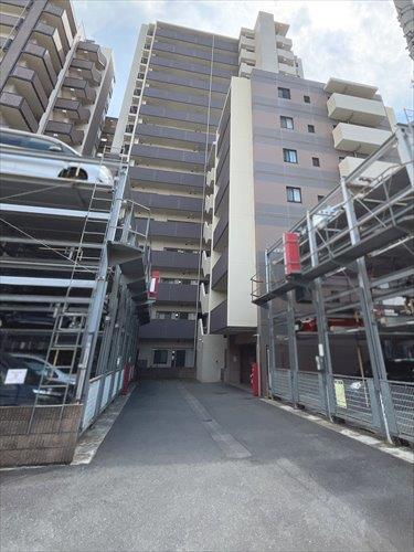 外観と駐車場