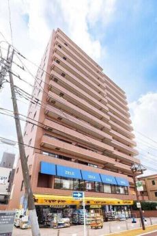 東武伊勢崎線「草加」駅徒歩2分の好立地。14階建ての9階部分につき、陽当り・眺望良好です。