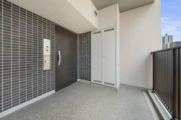 角住戸ではないものの、洋室と廊下が隣接していません。同フロアに、2住戸のみです。