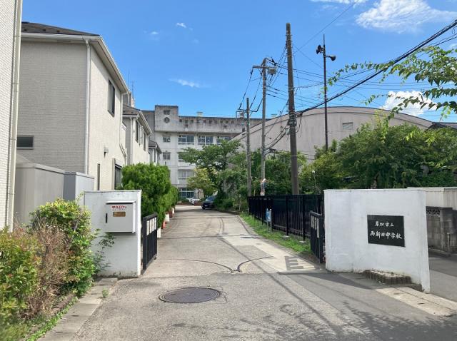 市立両新田小学校 240m 写真撮影日：2025-06-30