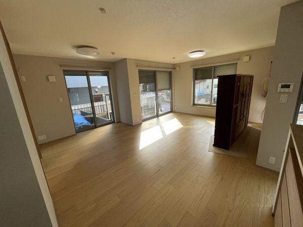 LDK約20帖(2025年10月撮影)※カップボードは設置場所へ移動設置予定です。