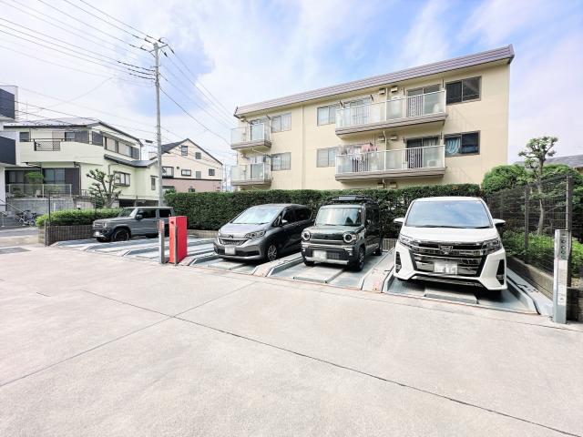 駐車場(共用設備)  写真撮影日：2025-09-18