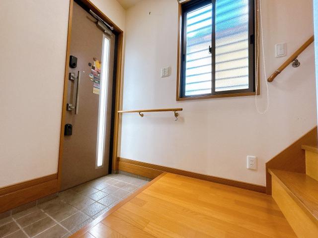 玄関  写真撮影日：2025-10-17