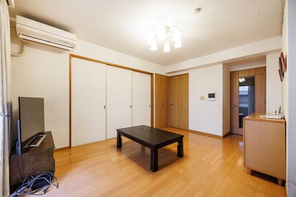 約12帖のリビングダイニング（床暖房機能あり）※家具・調度品は販売対象に含みません。